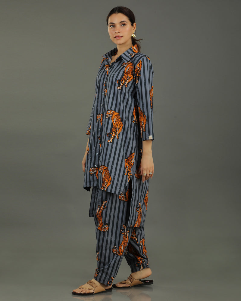 Wildrade High Low Cotton Shirt – Charcoal Tiger Print