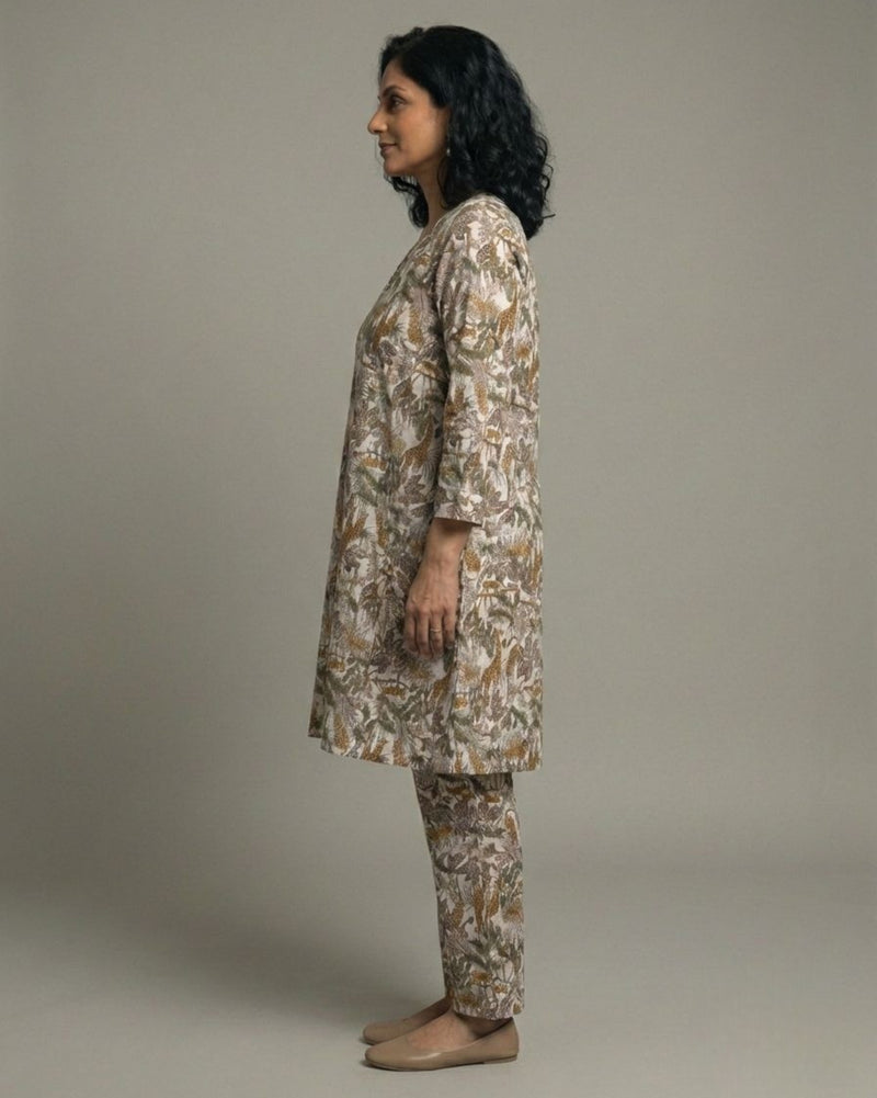 Safari Mid-Length V-Neck Cotton Kurta Set – Off-White Print