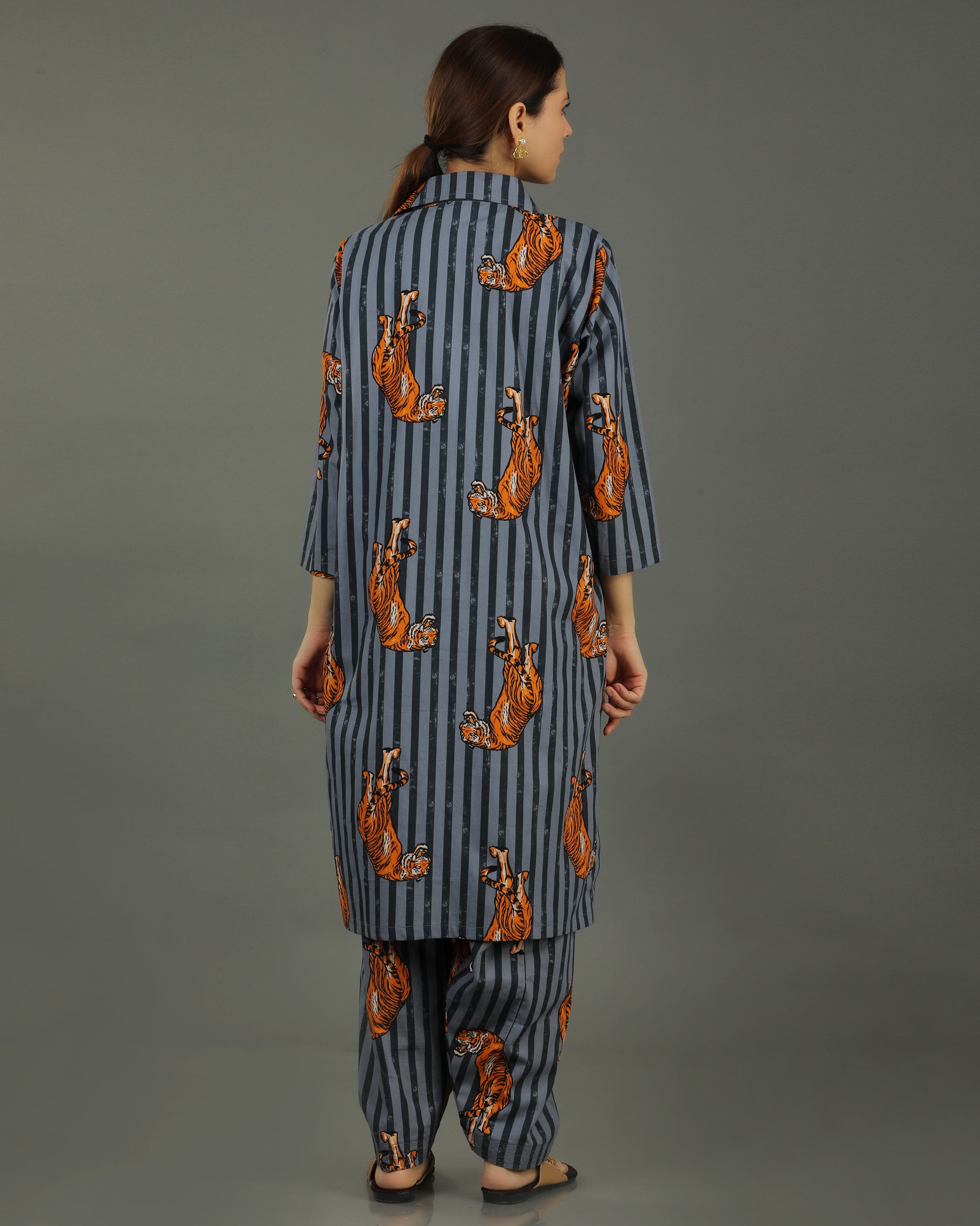 Wildrade High Low Cotton Shirt – Charcoal Tiger Print