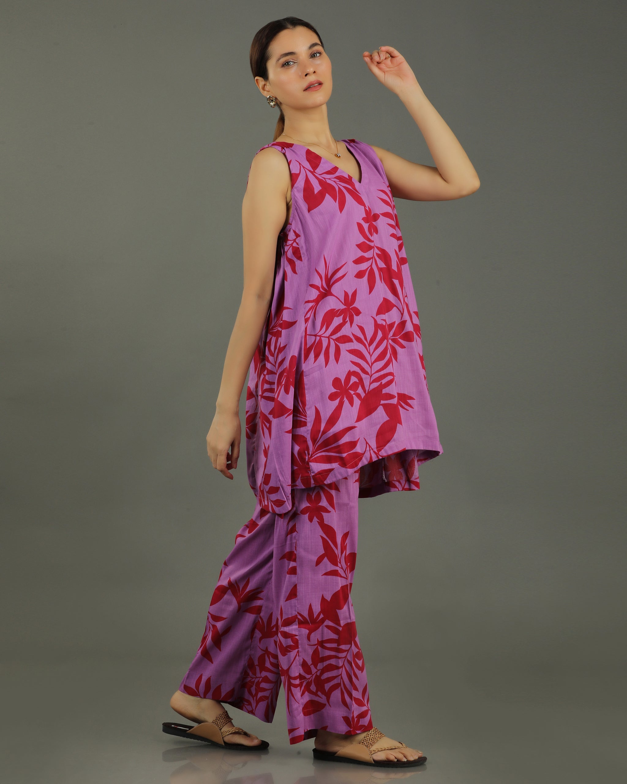 Redscape Short Sleeveless Cotton Kurta – Lavender & Red Print
