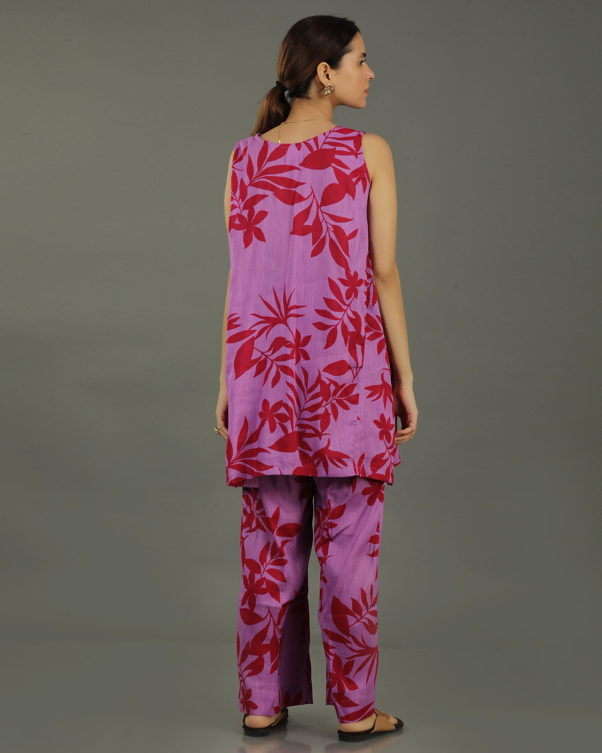 Redscape Short Sleeveless Cotton Kurta – Lavender & Red Print