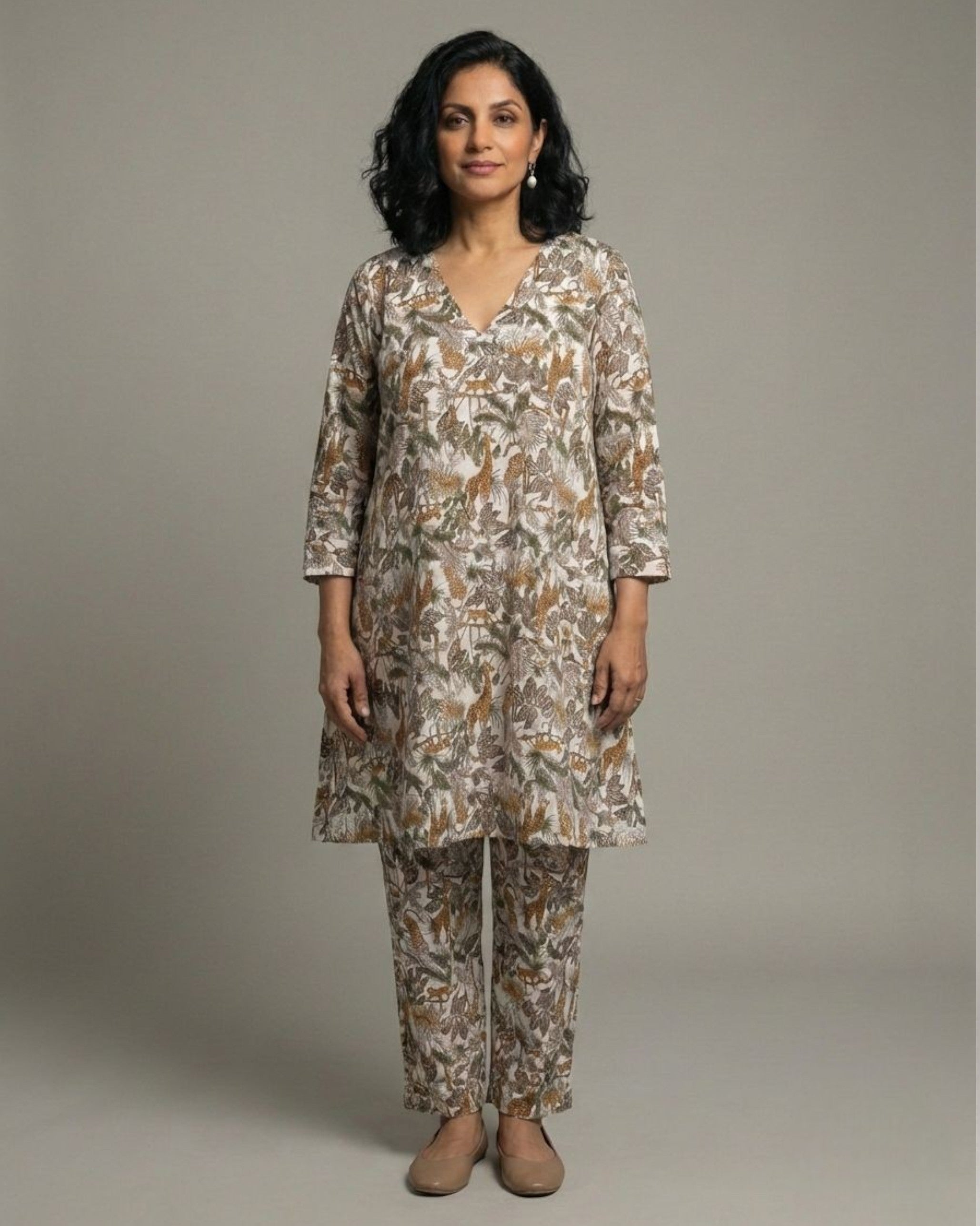 Safari Mid-Length V-Neck Cotton Kurta Set – Off-White Print