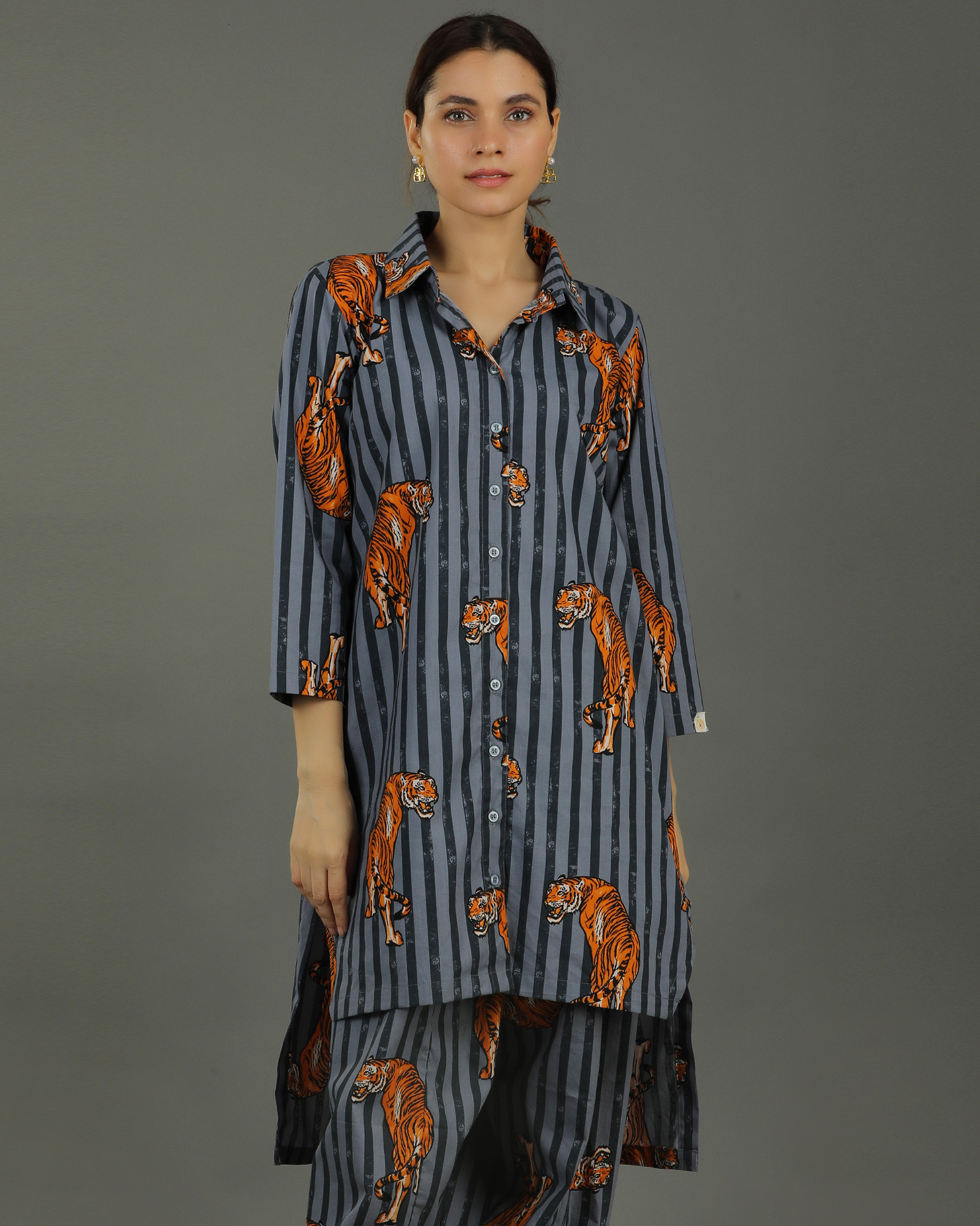 Wildrade High Low Cotton Shirt – Charcoal Tiger Print