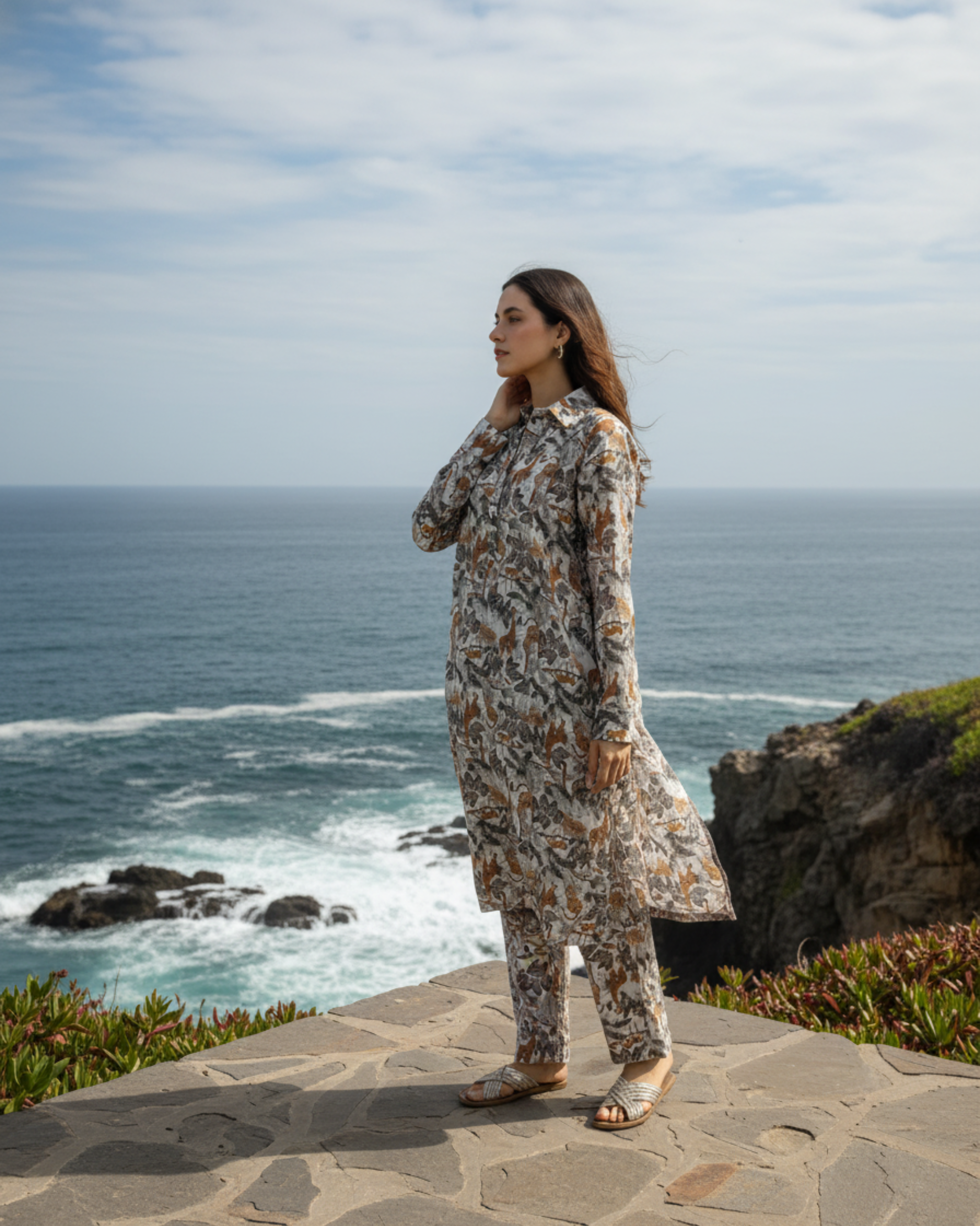 Safari Mid-Length Cotton Kurta Set – Off-White Print