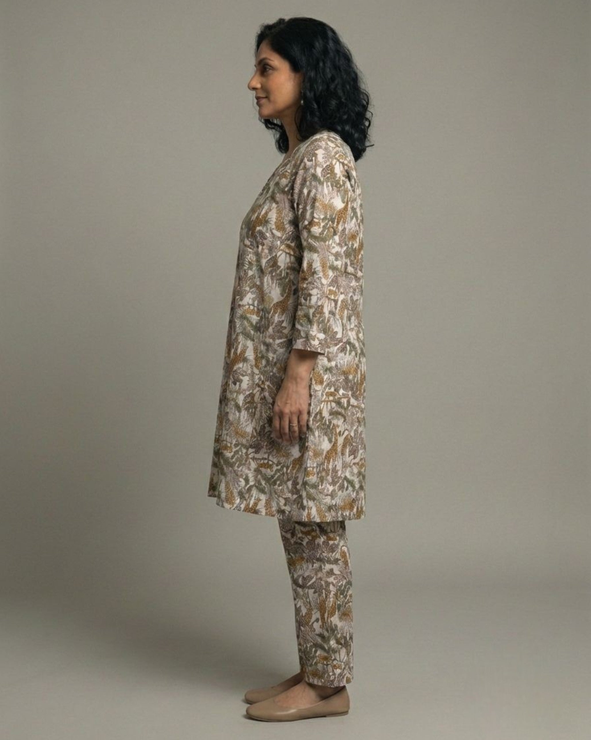 Safari Mid-Length V-Neck Cotton Kurta Set – Off-White Print