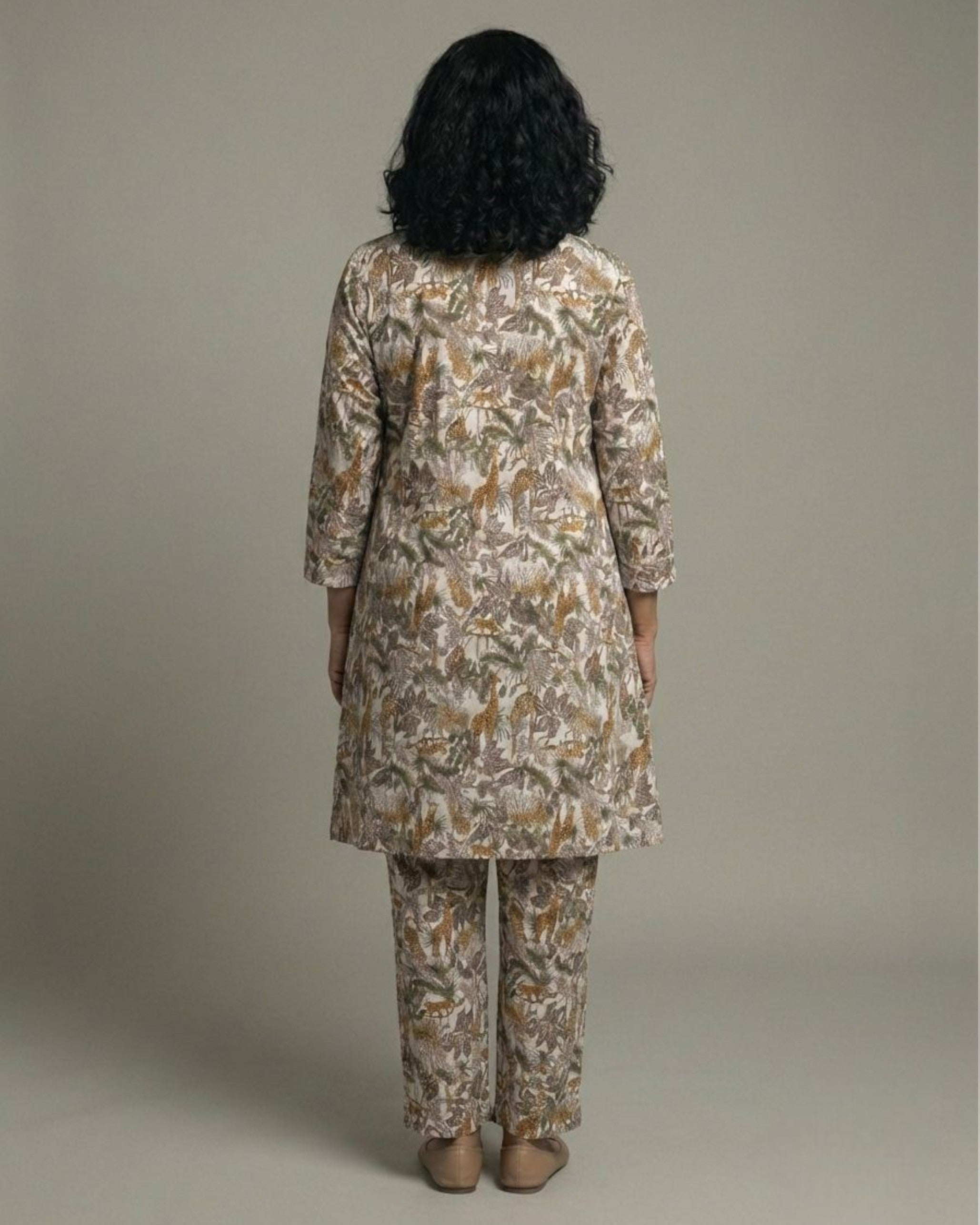 Safari Mid-Length V-Neck Cotton Kurta Set – Off-White Print