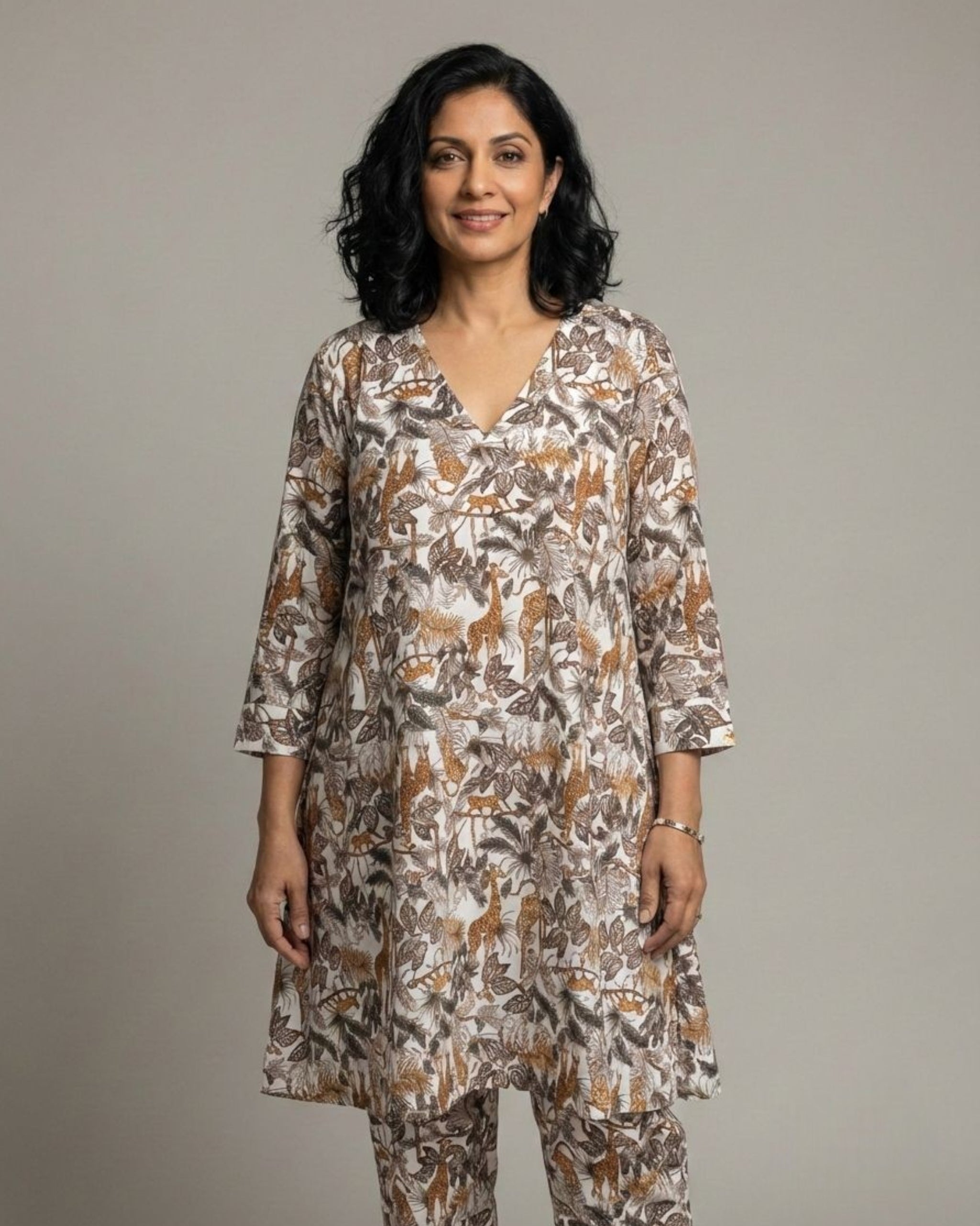 Safari Mid-Length V-Neck Cotton Kurta Set – Off-White Print